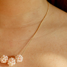 Load image into Gallery viewer, Pearl cluster gold necklace
