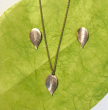 Load image into Gallery viewer, 9ct gold pendant and stud earrings - matt finish, engraved with leaf pattern.
